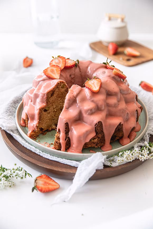 raparperi-valkosuklaakakku