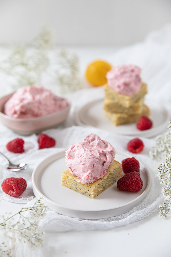 sitruunaruudut vadelmakermalla