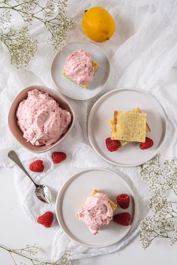 sitruunaruudut vadelmavaahdolla