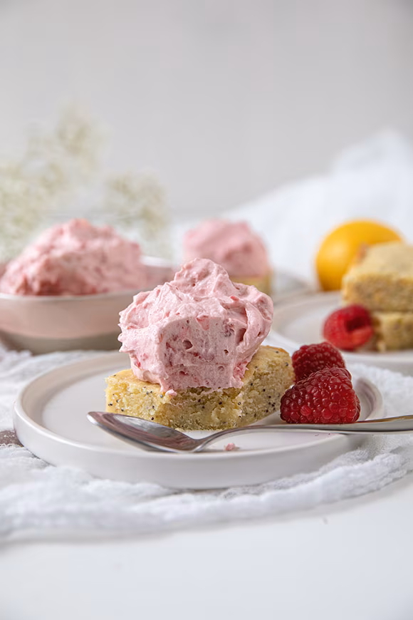 sitruunaruudut vadelmavaahdolla