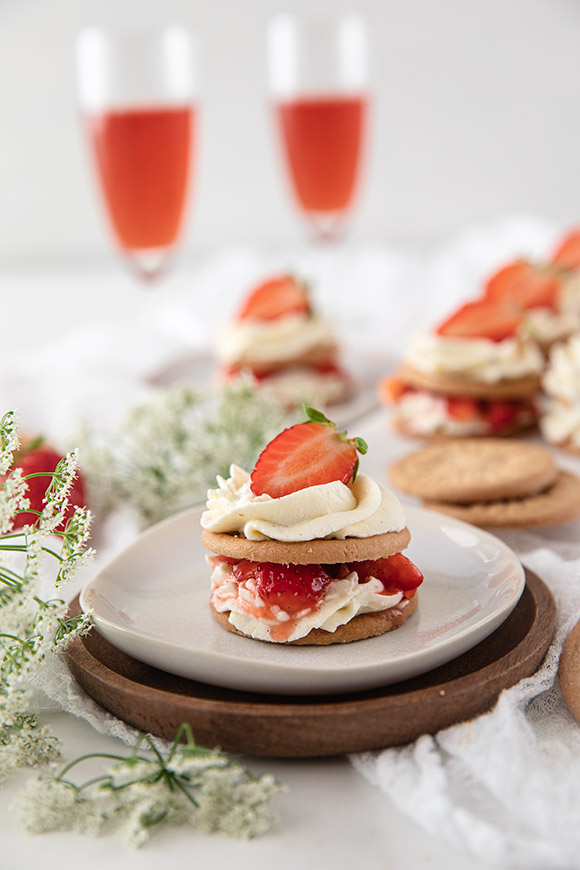 mansikka-kultamuroleivos