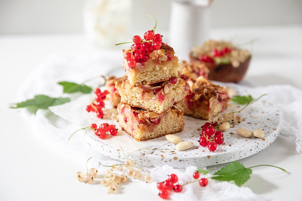 Punaherukka-mantelipiirakka