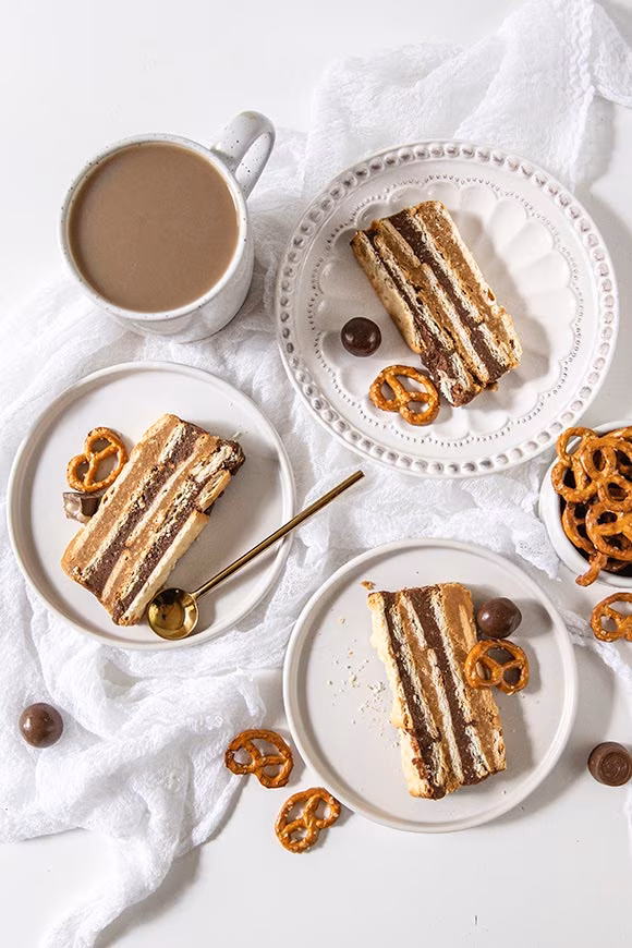 kinuski-suklaakeksikakku palat