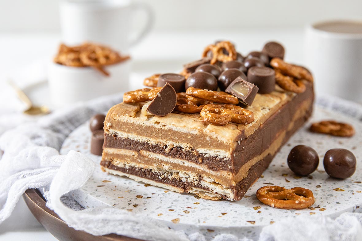 Kinuski-suklaakeksikakku