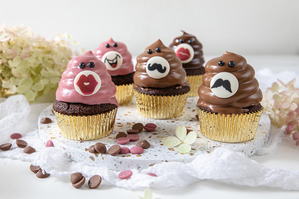 Kuorrutetut suklaa-marenkikuppikakut