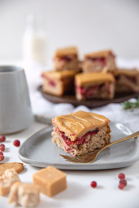 Puolukkapiirakka kinuskikuorrutuksella