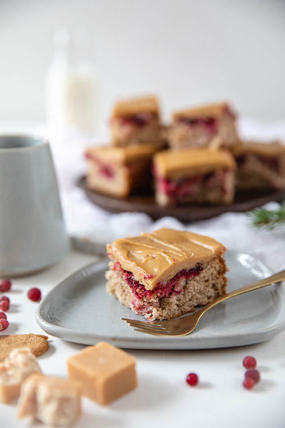 Puolukkapiirakka kinuskikuorrutteella