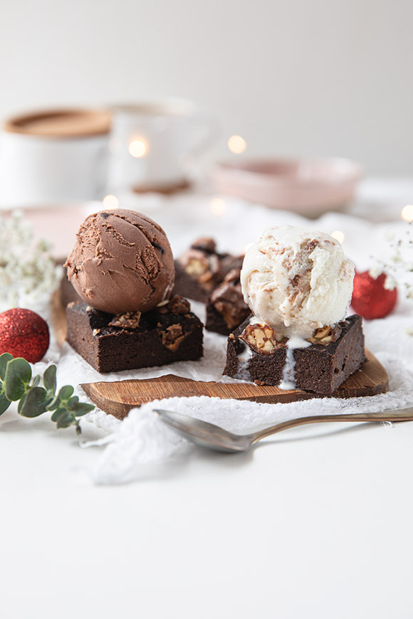 Proteiinibrownie jäätelöllä