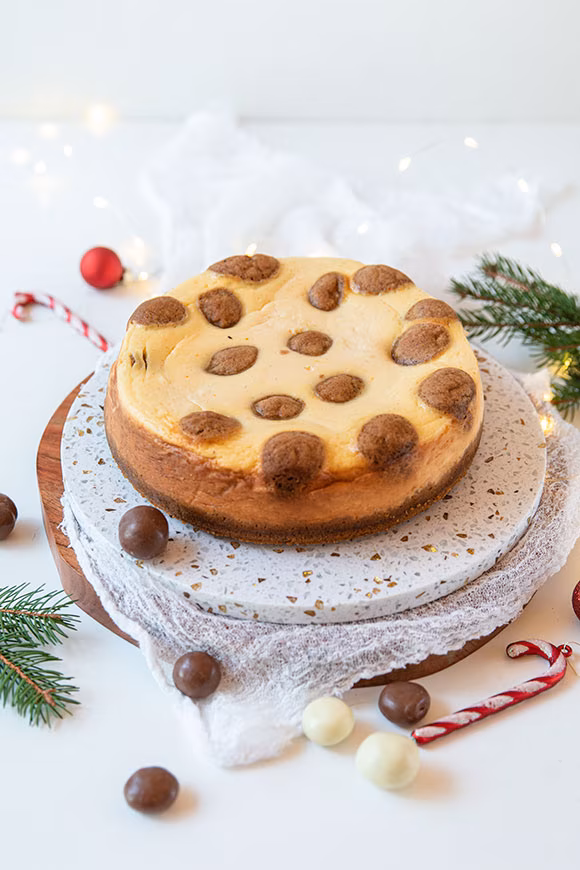 Amerikkalainen juustokakku piparkakkupalloilla