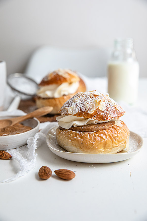 Laskiaispulla praliinitahnalla