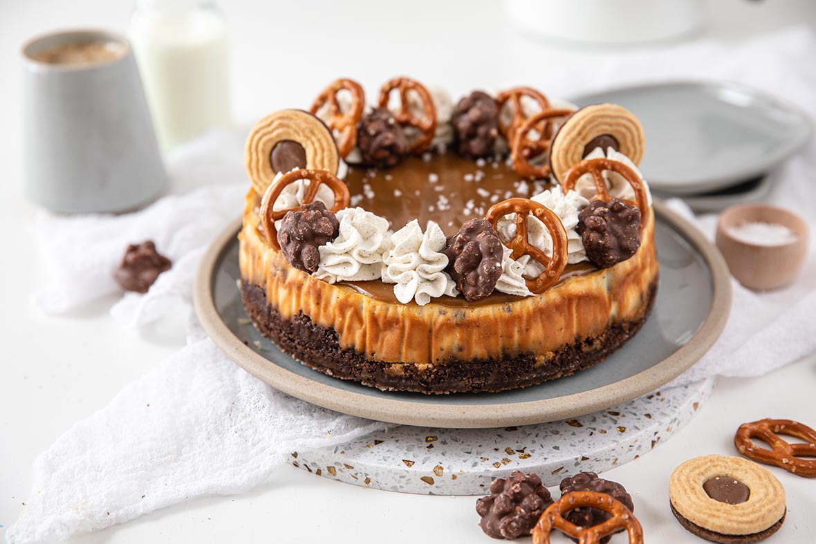 Suolakinuski-keksijuustokakku