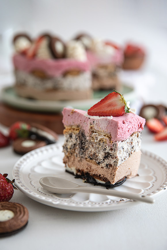 kolmen kerroksen keksikakku