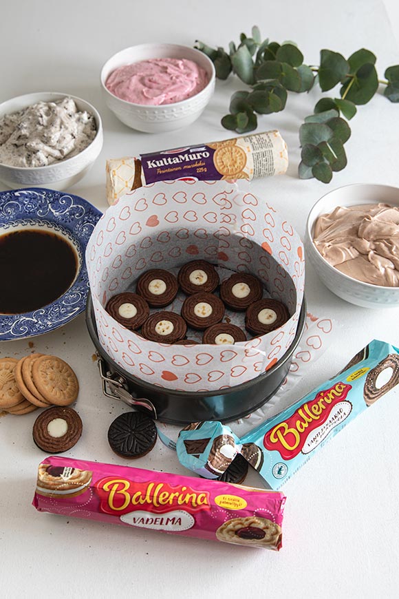 kolmen kerroksen keksikakku