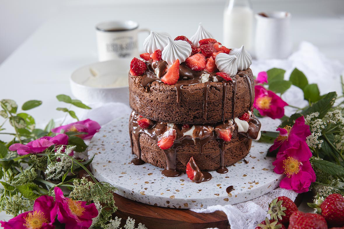 Mansikka-suklaakakku