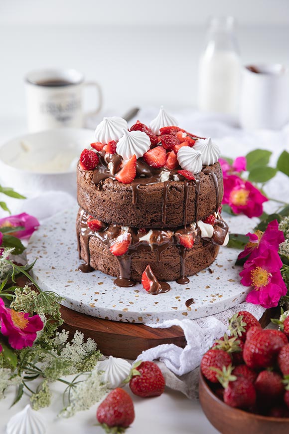 Mansikka-suklaakakku