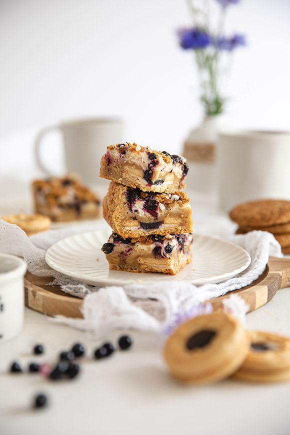 Mustikkajuustokakku-blondie