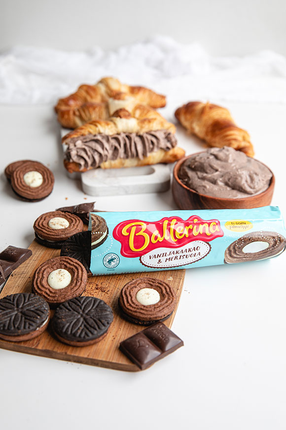 cookies and cream croissantit