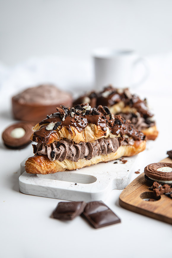 Cookies and cream croissantit