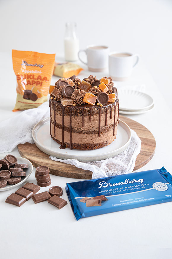 appelsiini-suklaatäytekakku