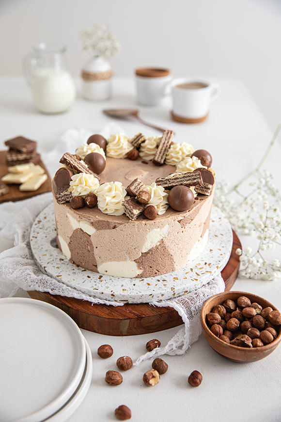 Kakkukolmikon suklaa-nougatkakku