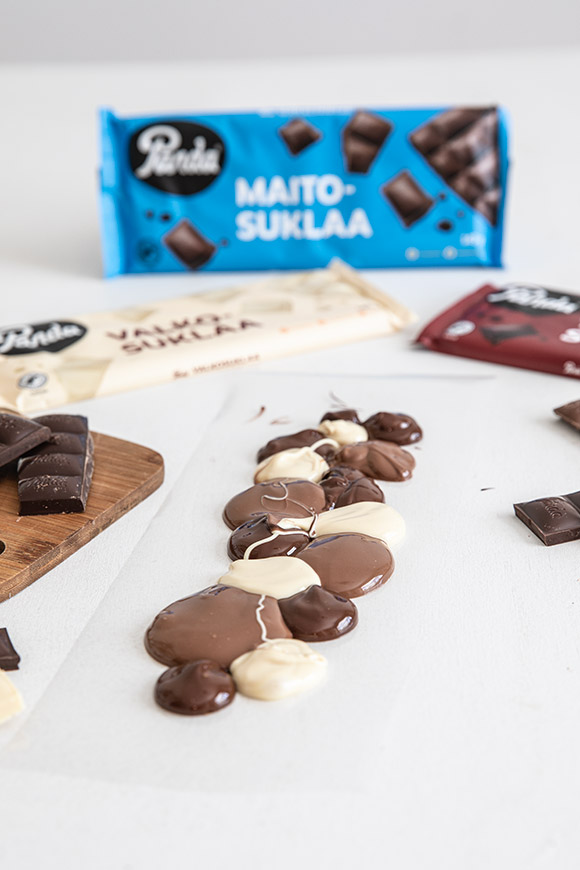 marmoroitu suklaakoriste