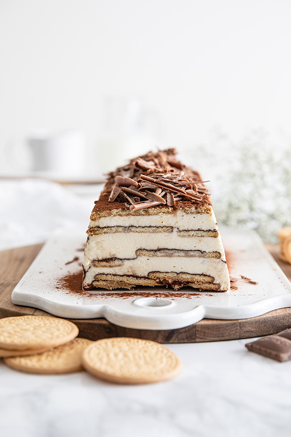 Tiramisu-jäätelökakku
