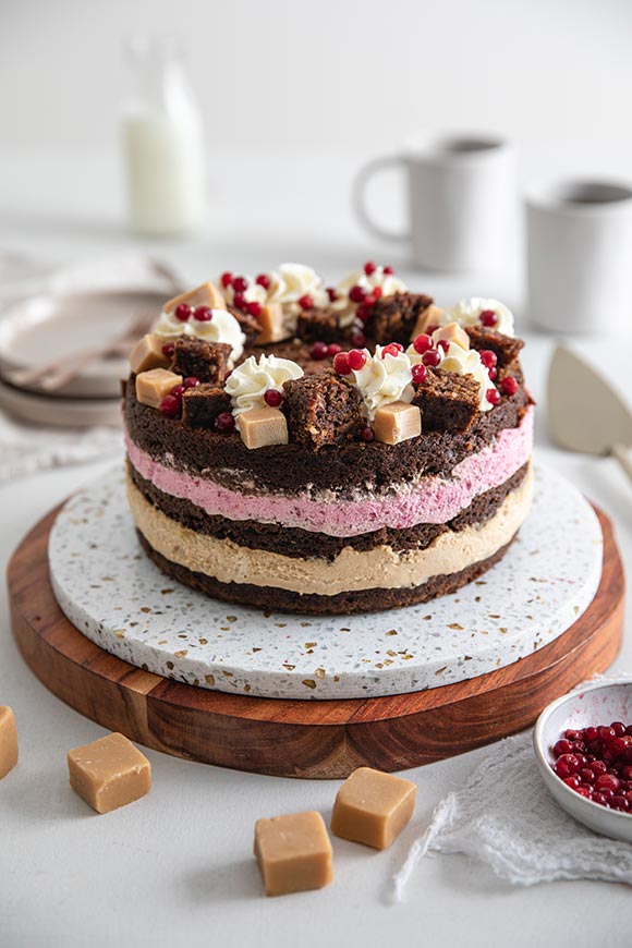 Mehevä puolukka-kinuskikakku