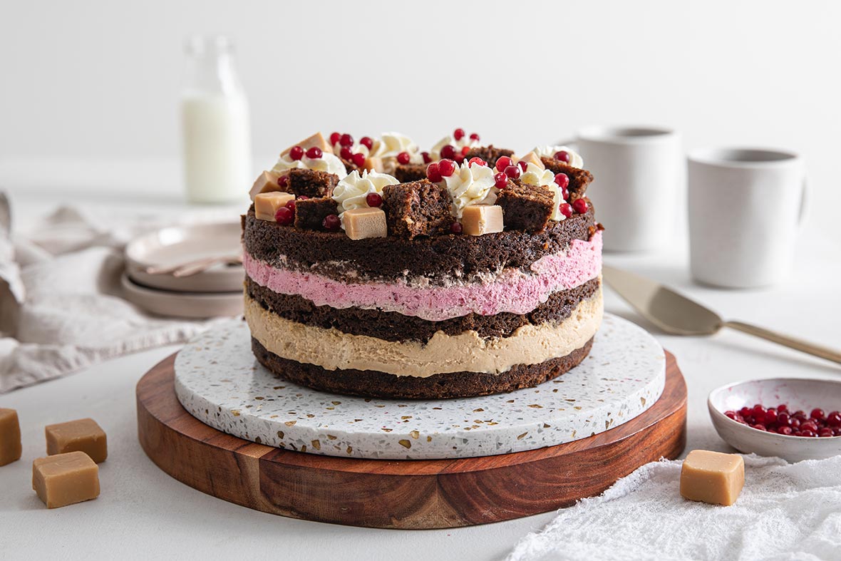 Mehevä puolukka-kinuskikakku