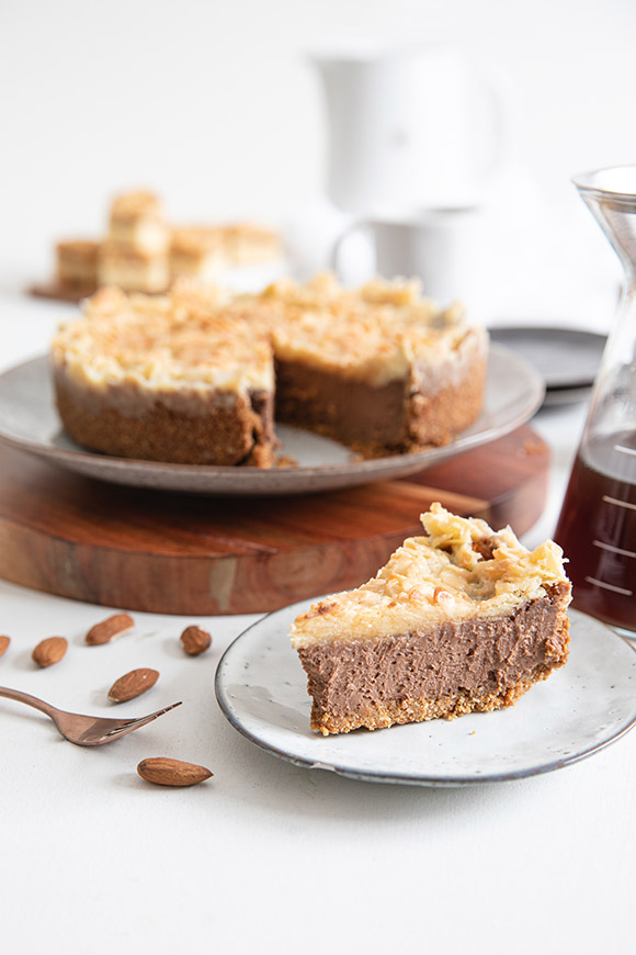 Suklaajuustokakku toscakuorrutteella