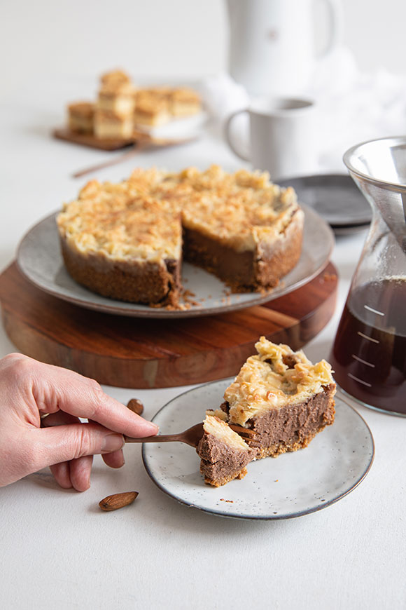 Suklaajuustokakku toscakuorrutteella