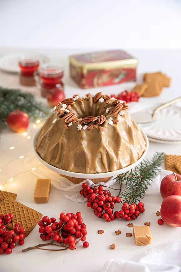 Kinuskinen taatelikakku