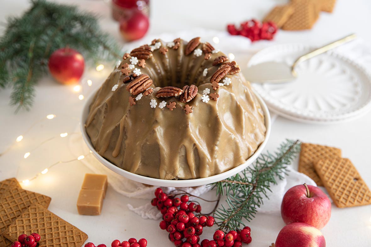 Kinuskinen taatelikakku