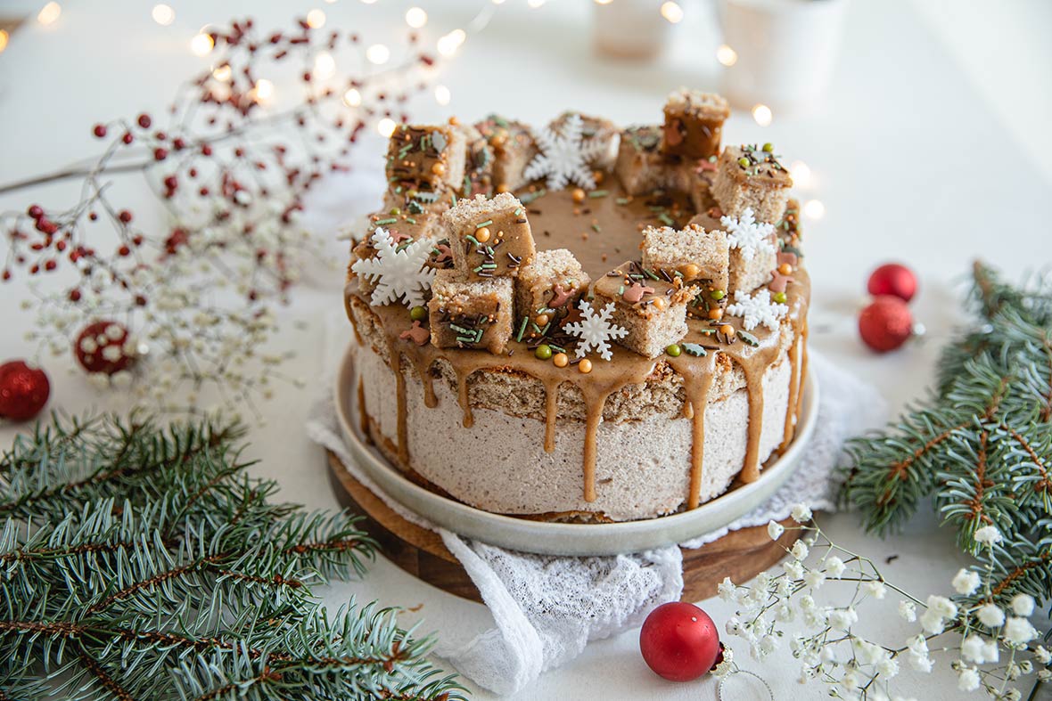 Kanelimoussekakku kinuskilla