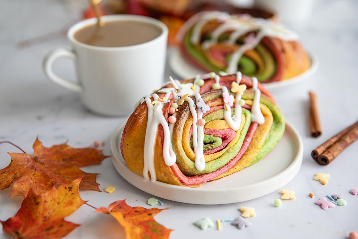 Värikkäät korvapuustit