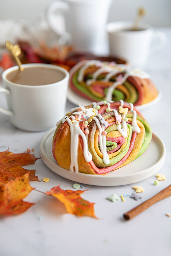 Värikkäät korvapuustit