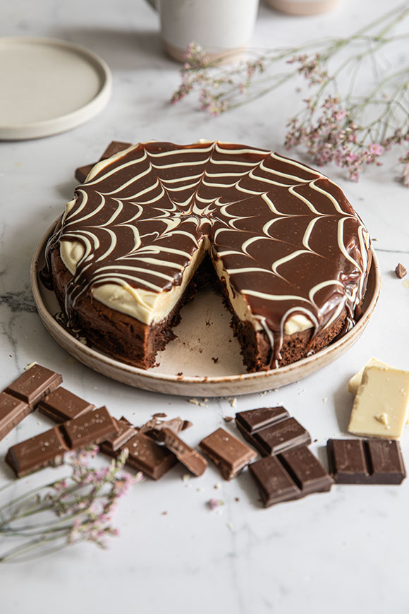 Kolmen suklaan mutakakku