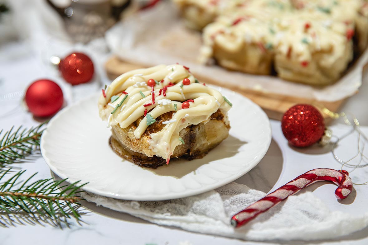 Cinnamon rolls -tortut