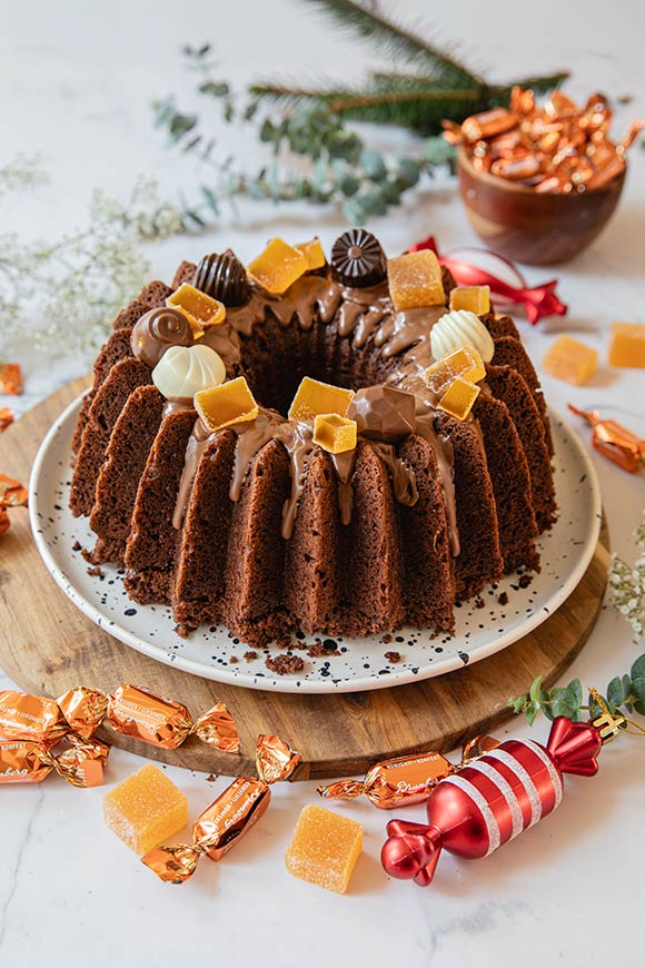 Täytetty appelsiini-suklaakahvikakku