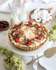 Sunnuntaina vietettiin mieheni syntymäpäivää ja halusin tehdä hänelle banoffeeta, koska jotain sen tyylistä tarjoiltiin kuulemma lapsuuden synttäreilläkin