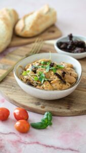 Oon stooreissa sanonutkin, että voisin syödä papuja joka päivä (ja jossain muodossa yleensä syönkin)